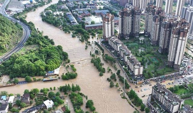 Çin'de sel faciasında tablo ağırlaşıyor: 22 ölü, binlerce tahliye