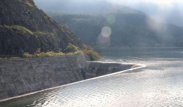 Almus Barajı’nda taşkın alarmı: Esnaf dükkân açmadı