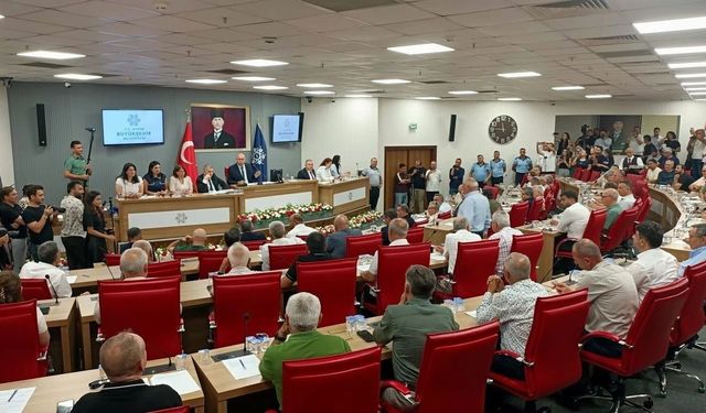 Aydın Büyükşehir Meclisinde kavga: 1.5 milyar liralık kredi kriz doğurdu!