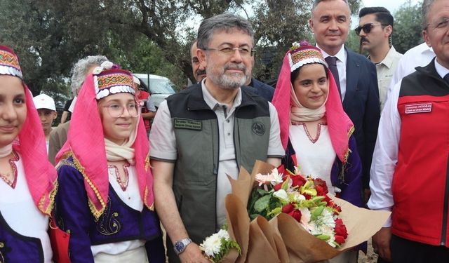 Bakan Yumaklı İzmir’de açıkladı: Kiraz hasadında destek müjdesi