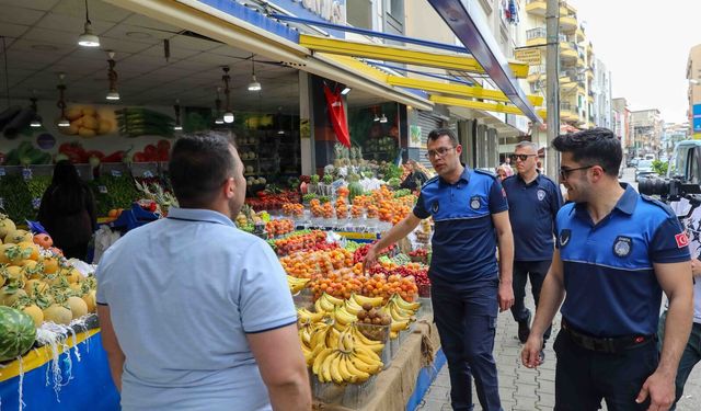 Buca’da zabıtadan kaldırım işgali denetimi: Cezalar kesildi!