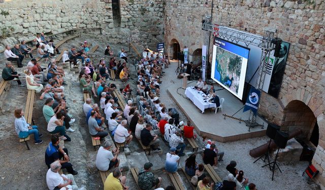 Foça’da İzmir Körfezi'nin geleceği konuşuldu