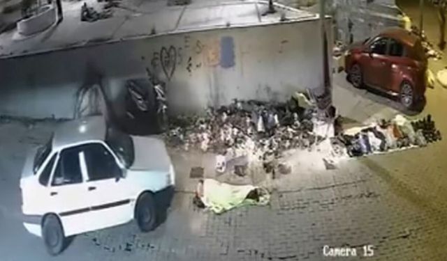 İzmir Basmane'de kaza: Kaldırımda uyuyan adamın üzerinden otomobille geçti!