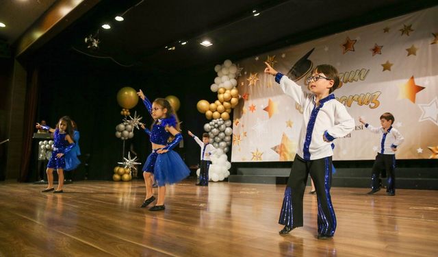Karşıyaka'da miniklerin mezuniyet sevinci