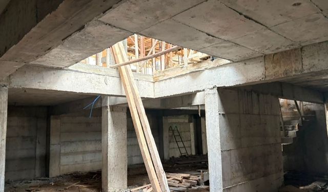 Kütahya'da inşaat iskelesi çöktü: Ölü ve yaralılar var
