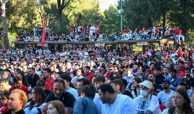 Meydanlarda toplu maç izlemeye yasak mı geldi? İçişleri Bakanlığı’ndan 81 ile talimat!