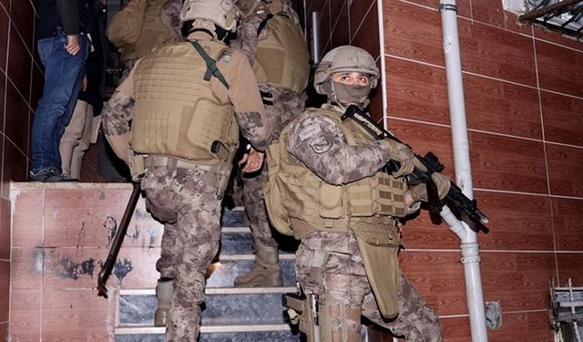 Şafak vakti narkotik operasyonu: 2 bin 500 polisle 263 adrese baskın