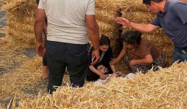 Traktörden düşen balya üzerine devrildi