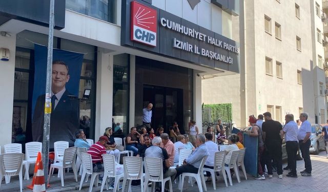 CHP İzmir’de pazar mesaisi: Nöbet devam ediyor