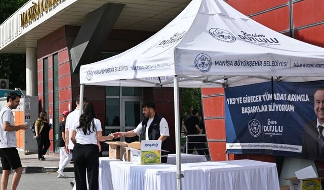 Manisa Büyükşehir Belediyesi'nden YKS adaylarına serinleten destek