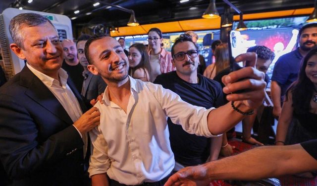 Zurnanın zırt dediği yerde 'Z' planı: Özgür Özel'den 'yeni parti' sinyali!