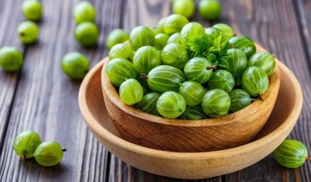 Manavda çoğu kişinin göz ardı ettiği o küçük meyve: Meğer portakalı bile gölgede bırakıyormuş!