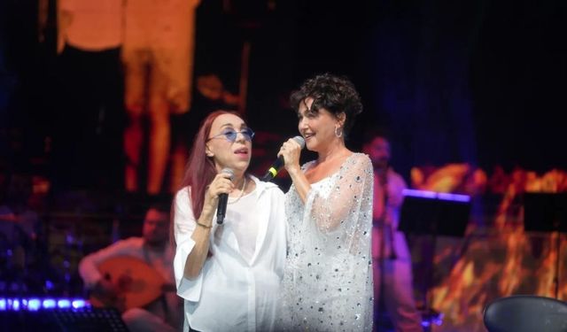 Anne kız aynı sahnede