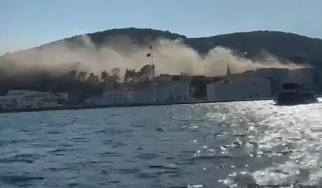 Heybeliada Deniz Harp Okulu'nda yangın! Ekipler müdahale ediyor