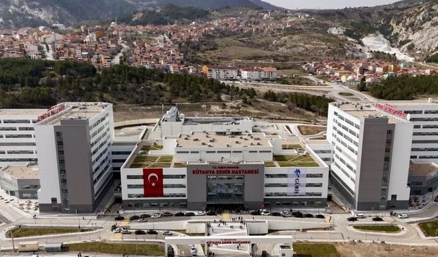 76 yaşındaki hastaya anestezisiz ameliyat