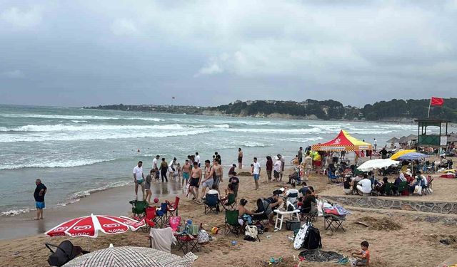 Ablasını kurtarmak için dalgalara atlayan 19 yaşındaki gençten acı haber
