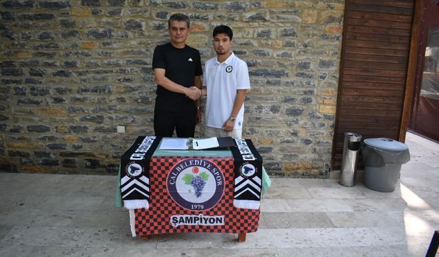 İki genç yetenek Çal Garası’na imzayı attı