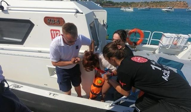 Didim’de denizden tahliye operasyonu! Karadan ulaşım yoktu, Sahil Güvenlik yetişti!