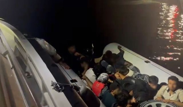 Düzensiz göçmen operasyonu: İzmir açıklarında 10 farklı uyruktan 56 göçmen yakalandı