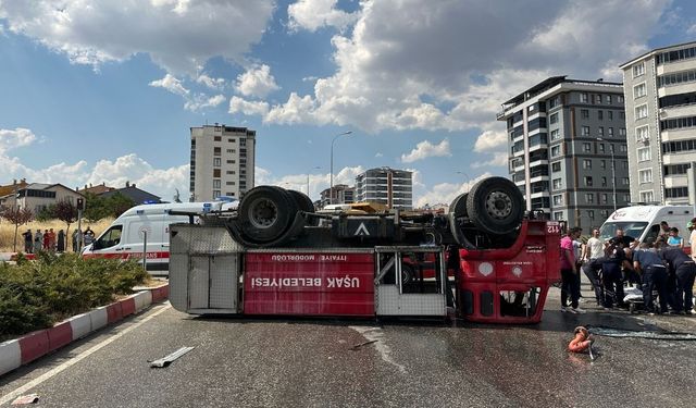 Yangın söndürmeye giden itfaiye aracı kazaya karıştı