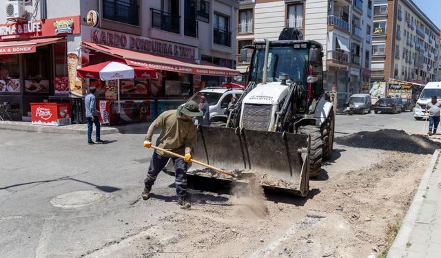 Karşıyaka'da yol bakım çalışmaları temmuzda hız kesmedi