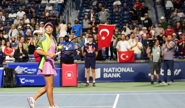 Milli tenisçimiz Zeynep Sönmez bayrağımızı dalgalandırmaya devam ediyor! İkinci tur rakibi kim oldu?