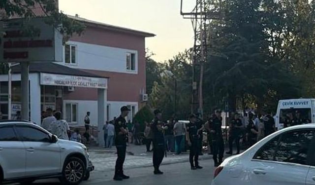 Oğluyla tartışan kişileri otomobilde öldürdü!