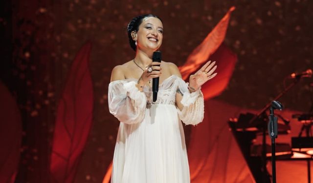 Melike Şahin Harbiye’de binlerce müziksevere unutulmaz bir gece yaşattı!