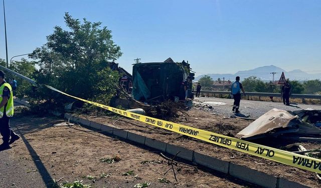 Kayseri'de feci kaza! Yolcu otobüsü devrildi, çok sayıda yaralı var