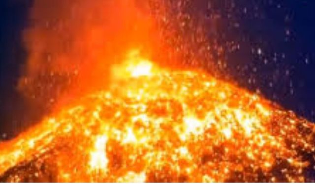 Köyü haritadan silen yanardağ yeniden uyanıyor! Fuego patladı, tahliyeler başladı