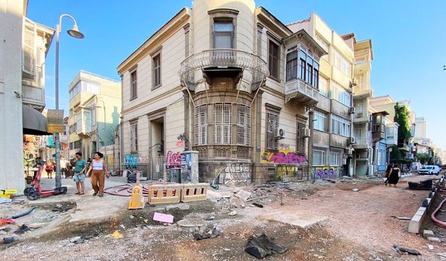 Bitmeyen kazı, dinmeyen öfke: Alsancak şantiyeye döndü, esnaf iflasın eşiğinde