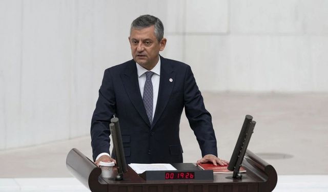 Özel’den ‘çerçeve yasa’ çıkışı: Cumhuriyet’e bağlılık korkuyla değil, eşitlikle güçlenir