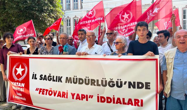 Vatan Partisi'nden İzmir Sağlık Müdürlüğü önünde '241 hard disk' açıklaması