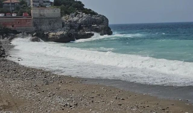 Zonguldak’ta deniz yasağını dinlemeyen eski futbolcu hayatını kaybetti
