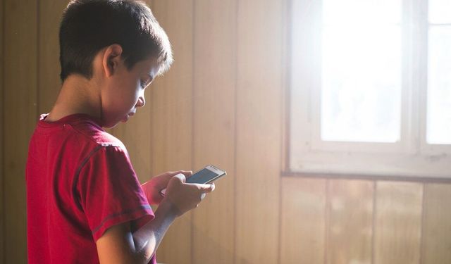 Tableti verdim, evimiz cehenneme döndü! Üç çocuk babasının ekranla imtihanı ve şaşırtıcı çözümü