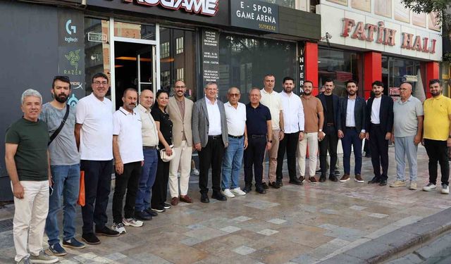 AK Parti İl Başkanı Subaşıoğlu İstiklal Caddesi’nde esnafları dinledi