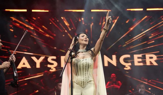 Çivril’de festival coşkusu Ayşe Dinçer ile yaşandı