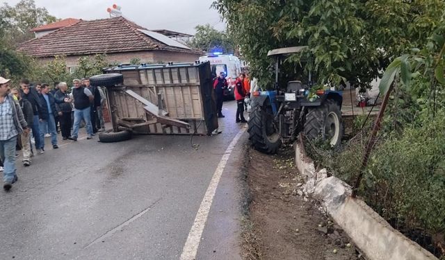 Balıkesir'de traktör römorku devrildi: 23 kişi yaralandı