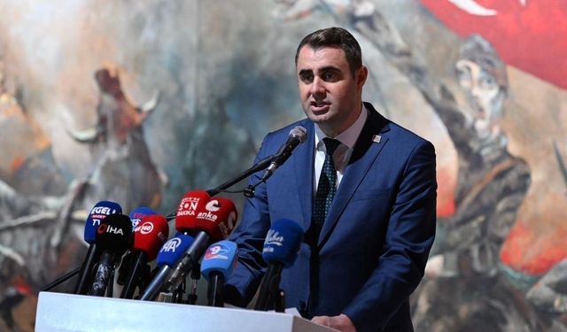 Çağatay Güç'ten Nâzım Hikmet sergisine çıkarma: İzmir'de yaşatmak büyük bir değer