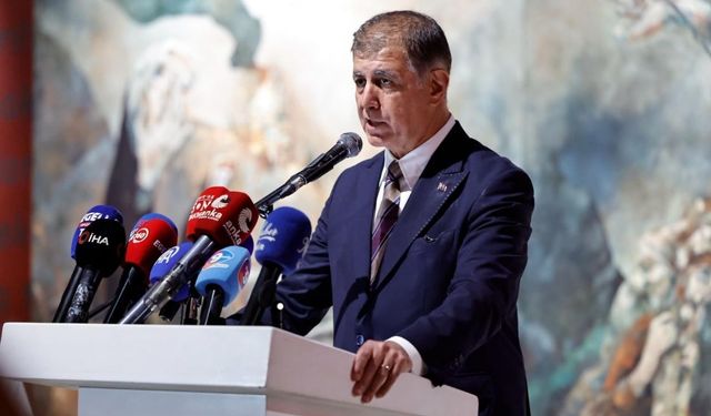 Cemil Tugay’dan İzmir'de Nâzım Hikmet vurgusu: Ulu çınarın mirasını yaşatıyoruz