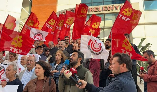 Çiğli Belediyesi önünde protesto: Zübükler derhal istifa etmeli!
