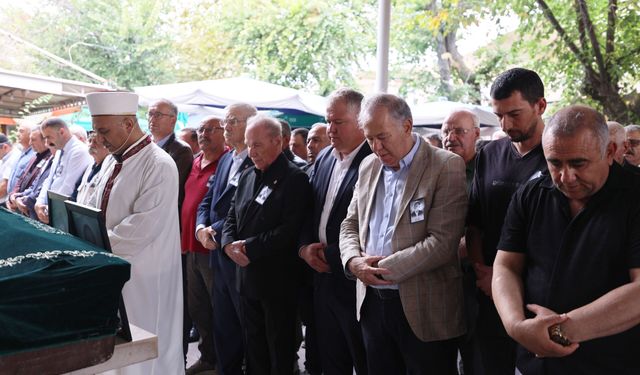 Gazeteci Ahmet Çipli son yolculuğuna uğurlandı