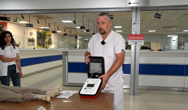 Karabağlar'da ani kalp durmalarına karşı OED cihazları yerleştirildi