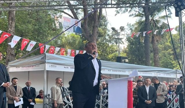 Özgür Özel Bornova'dan seslendi: Yasaksız Türkiye ve vizesiz Avrupa sözü!