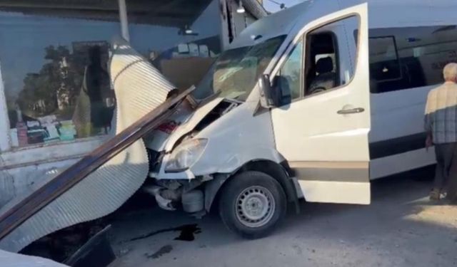 İşçi servisi dükkâna daldı! Çok sayıda yaralı var