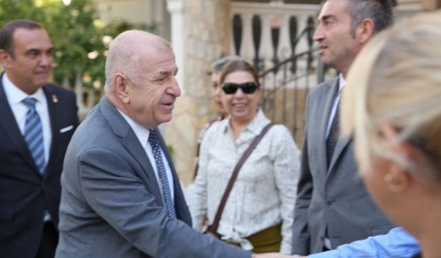Ümit Özdağ İzmir’de: İlk durak şehit ailesi, ikinci durak Özfatura ailesi