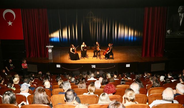 Karşıyaka Oda Orkestrası yeni sezonu açıyor: Müziğin devleri aynı sahnede!