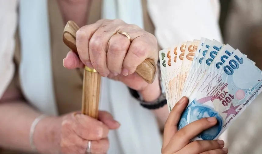 Emekliye müjde mi geliyor? SGK uzmanından zam tahmini geldi!