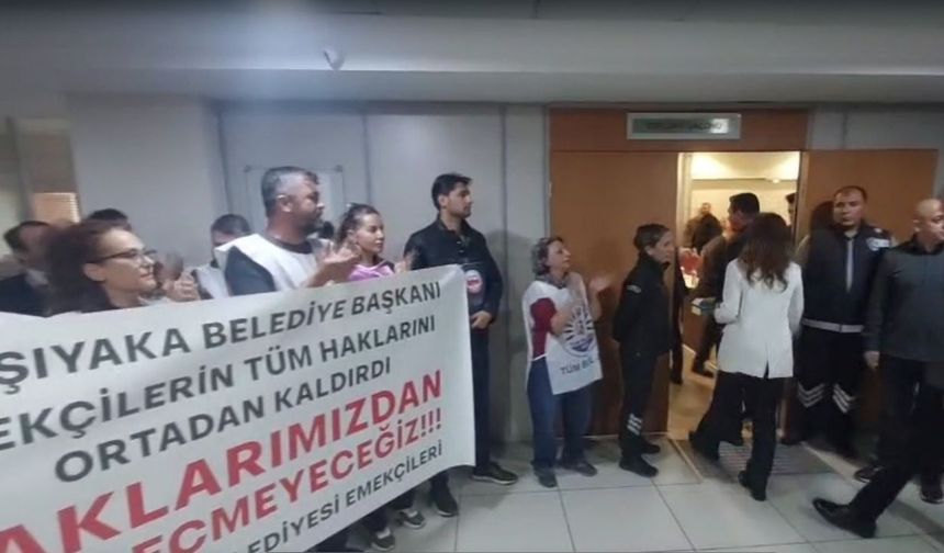 Karşıyaka’da TİS krizi: Yıldız Ünsal protestolar eşliğinde salona girdi