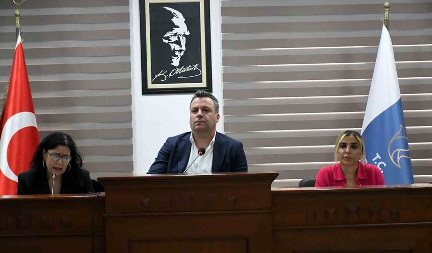Kuşadası Meclis Toplantısı'nda şok ayrılık kararı!